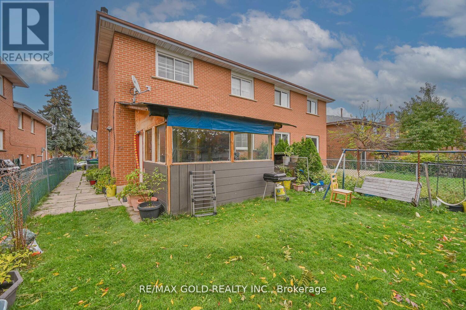 7296 Sigsbee Drive, Mississauga, Ontario  L4T 4A2 - Photo 50 - W12512332