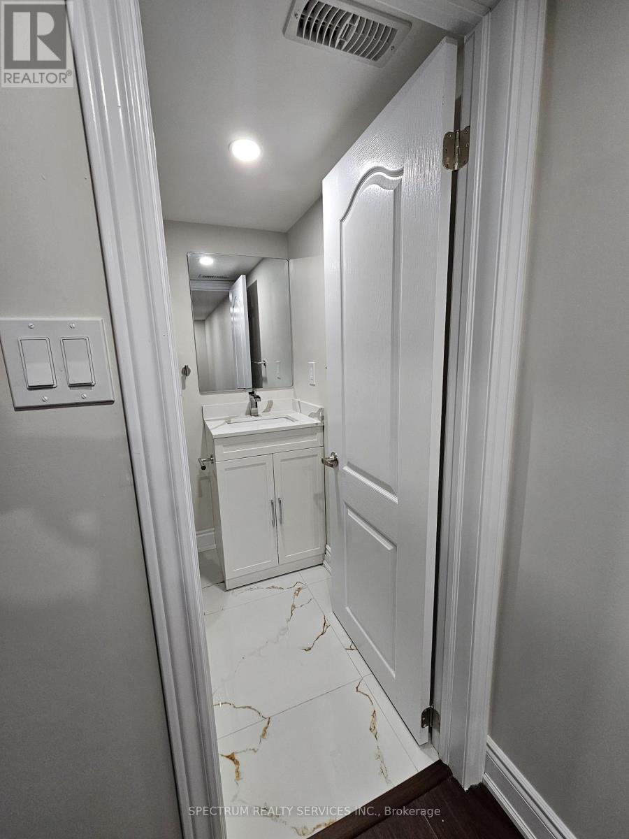 669 Gibson Crescent, Milton, Ontario  L9T 8Z6 - Photo 14 - W12512382