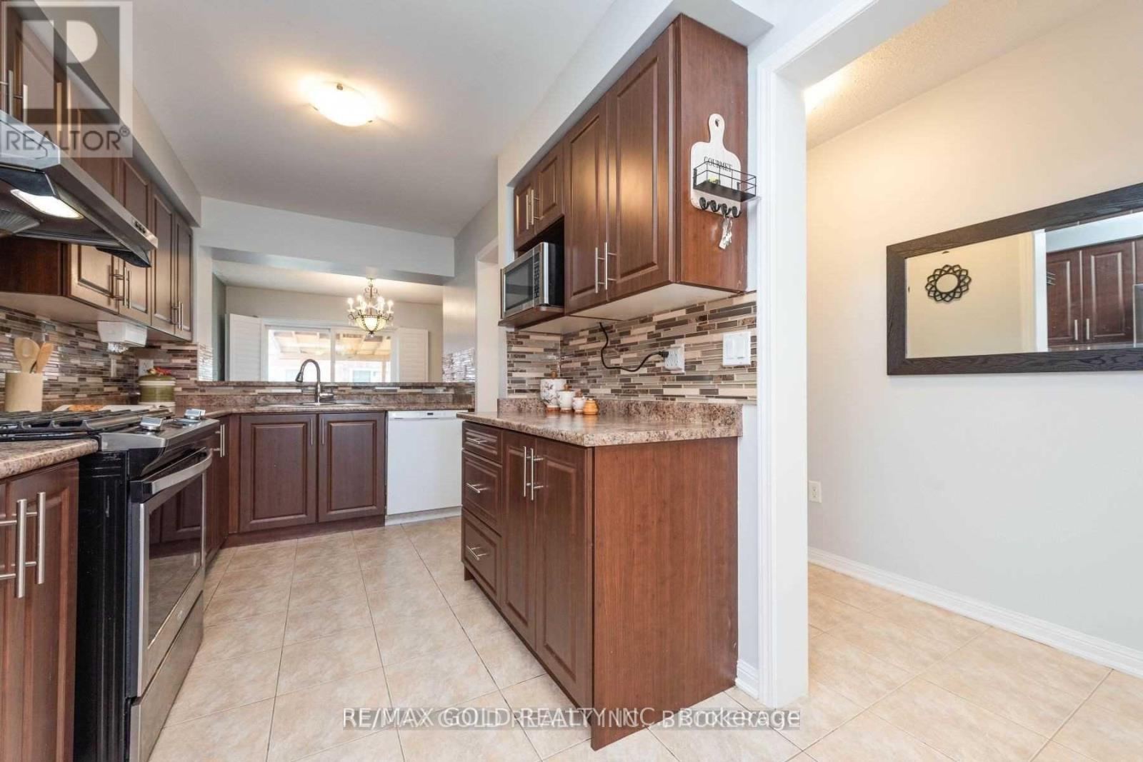 814 Herman Way, Milton, Ontario  L9T 2C9 - Photo 8 - W12512388