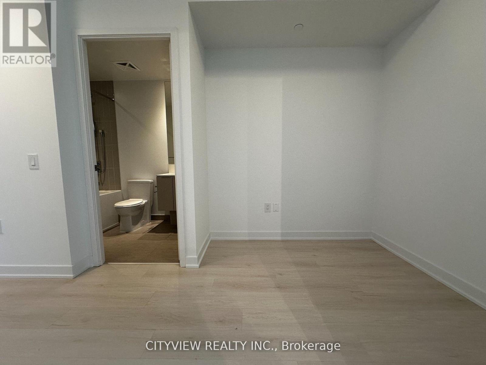 2313 - 3900 Confederation Parkway, Mississauga, Ontario  L5B 0M3 - Photo 4 - W12512410