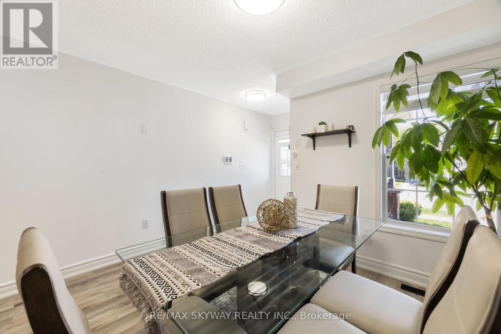 1570 Cartwright Crescent, Milton, Ontario  L9T 5N5 - Photo 13 - W12512440