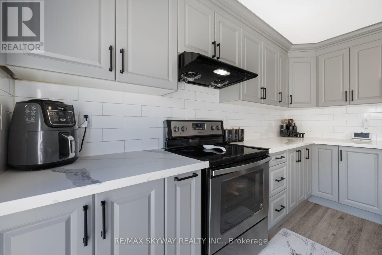 1570 Cartwright Crescent, Milton, Ontario  L9T 5N5 - Photo 22 - W12512440