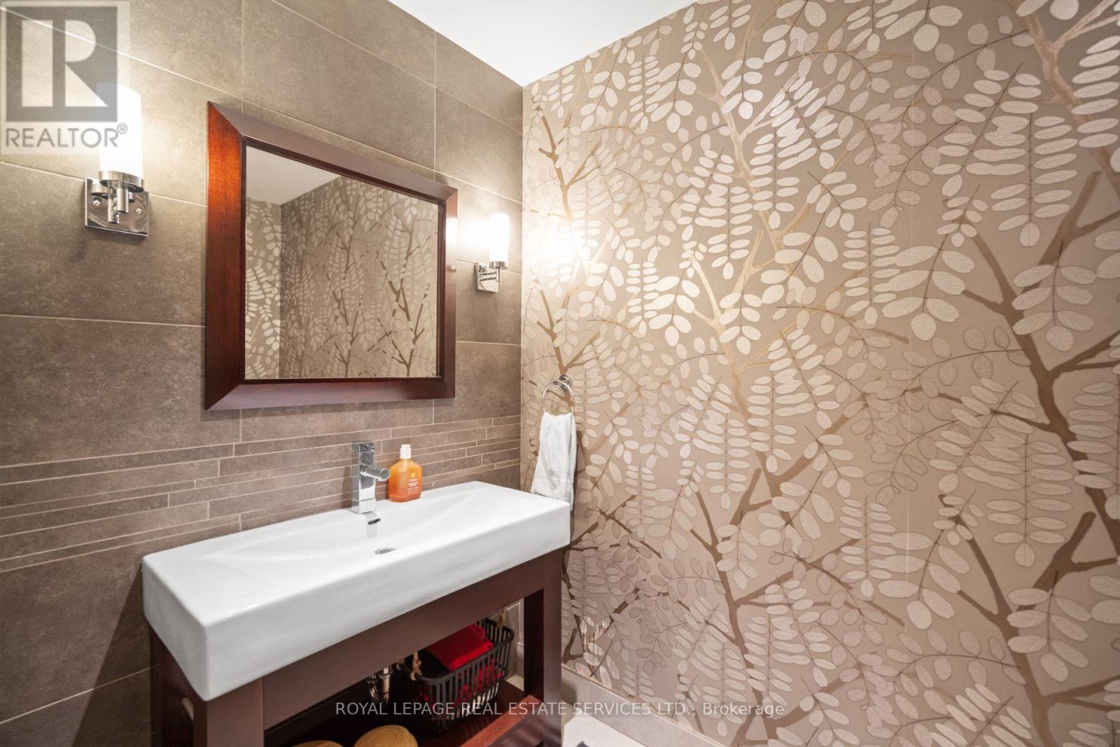 3 Friars Lane, Toronto, Ontario  M9A 1T6 - Photo 15 - W12512504