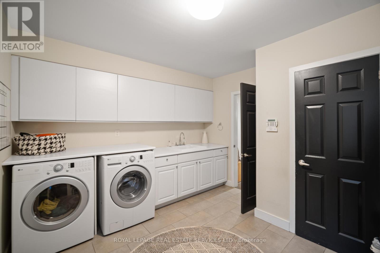 3 Friars Lane, Toronto, Ontario  M9A 1T6 - Photo 16 - W12512504