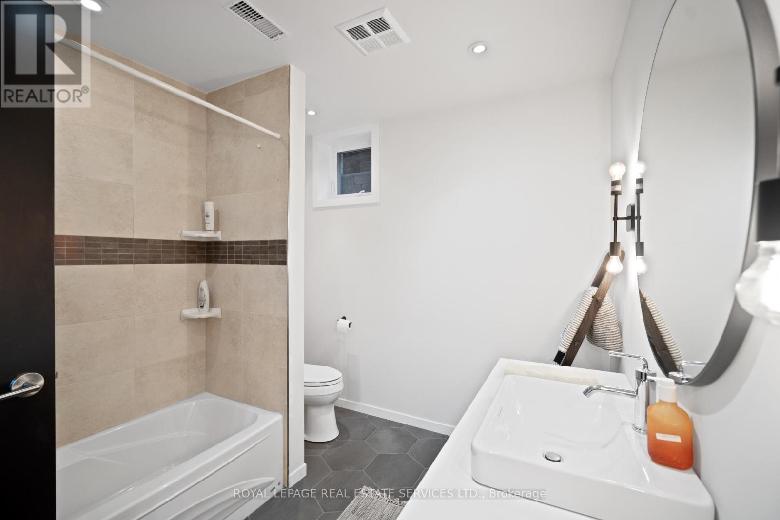 3 Friars Lane, Toronto, Ontario  M9A 1T6 - Photo 39 - W12512504