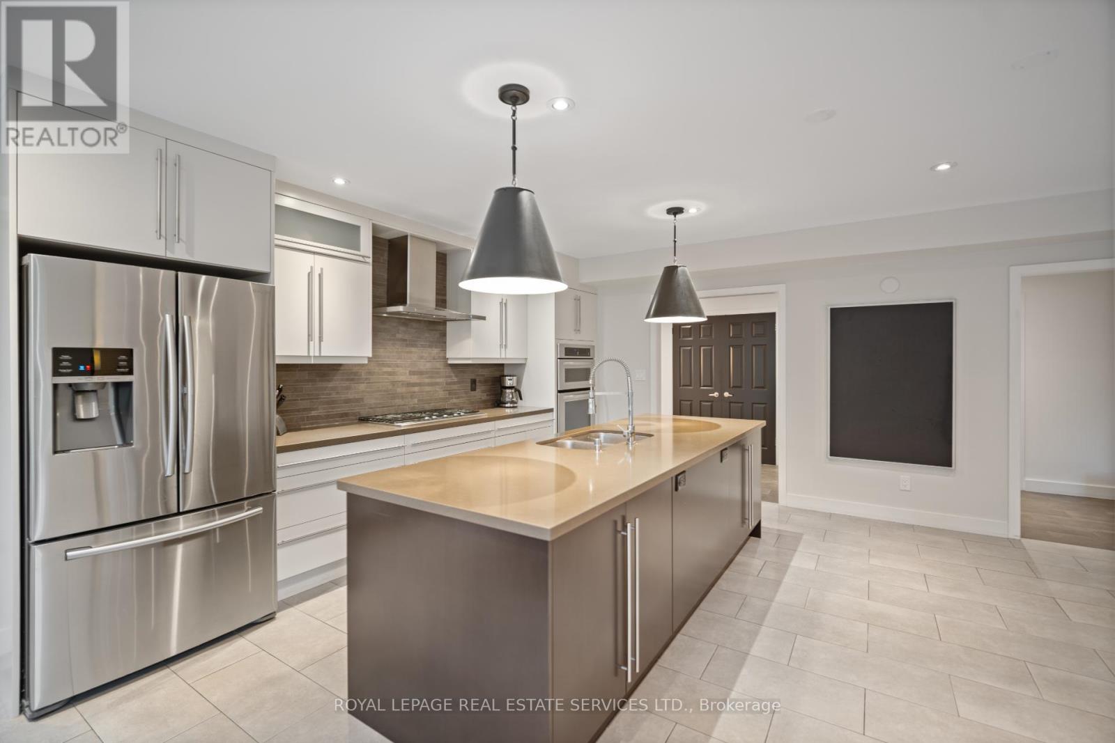 3 Friars Lane, Toronto, Ontario  M9A 1T6 - Photo 7 - W12512504