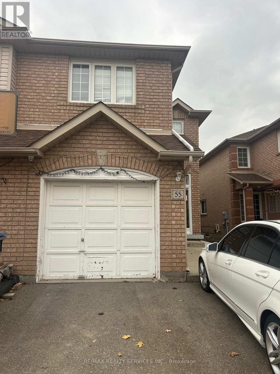55 Lauraglen Crescent, Brampton, Ontario  L6Y 5A5 - Photo 5 - W12512508