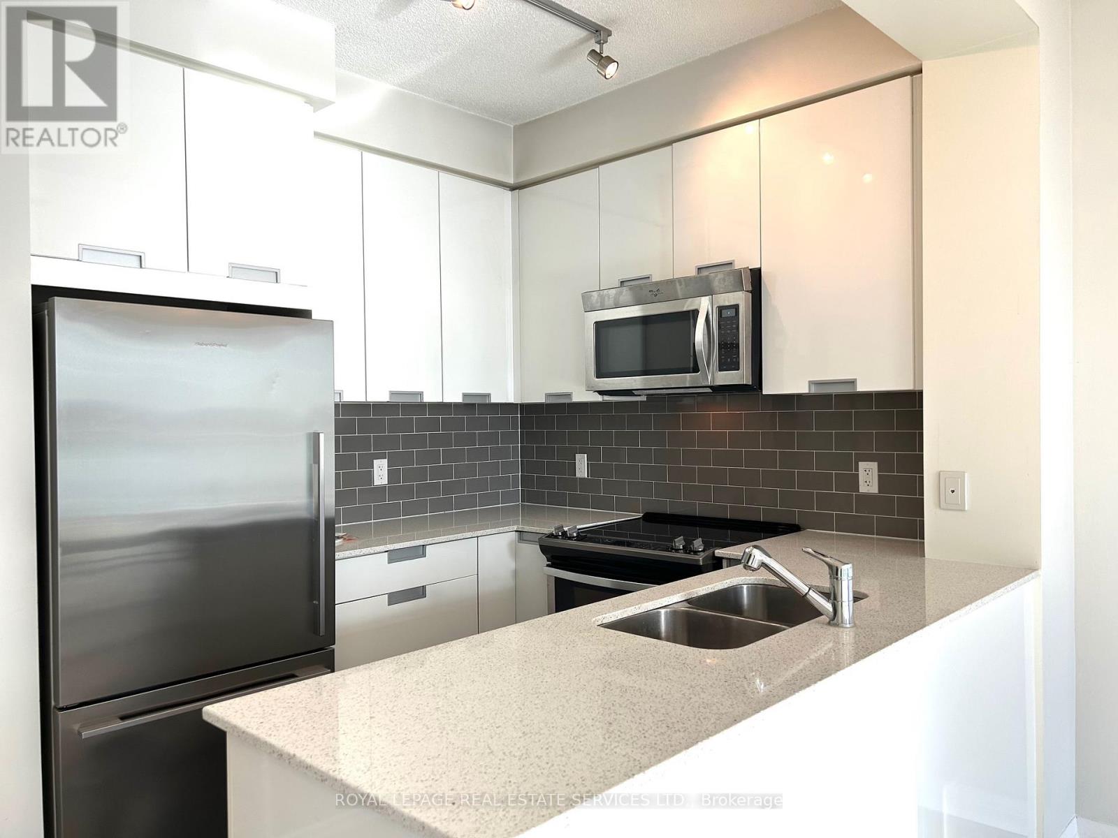 1701 - 55 Eglinton Avenue W, Mississauga, Ontario  L5R 0E4 - Photo 10 - W12512578