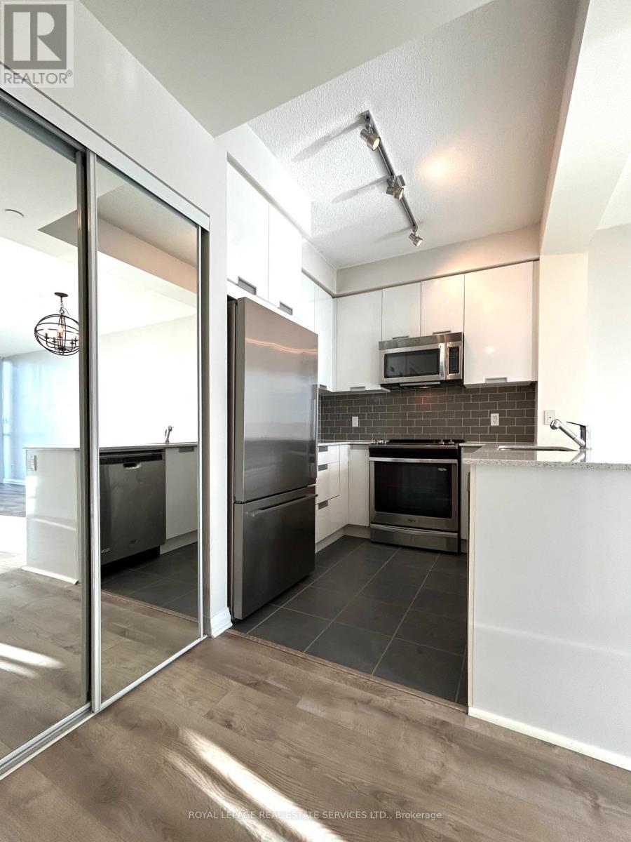 1701 - 55 Eglinton Avenue W, Mississauga, Ontario  L5R 0E4 - Photo 12 - W12512578