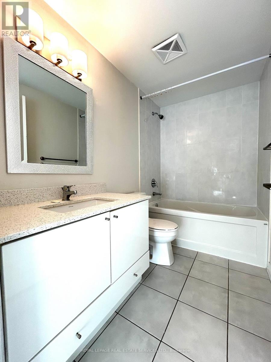 1701 - 55 Eglinton Avenue W, Mississauga, Ontario  L5R 0E4 - Photo 16 - W12512578