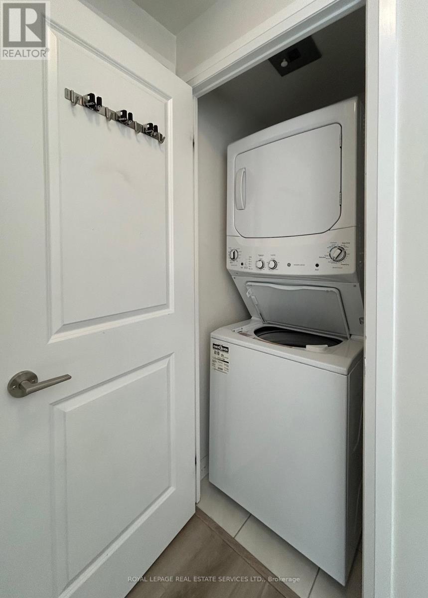 1701 - 55 Eglinton Avenue W, Mississauga, Ontario  L5R 0E4 - Photo 18 - W12512578