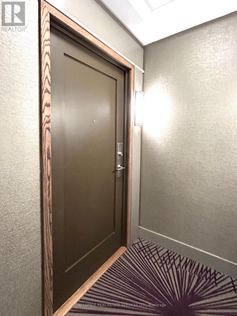 1701 - 55 Eglinton Avenue W, Mississauga, Ontario  L5R 0E4 - Photo 4 - W12512578