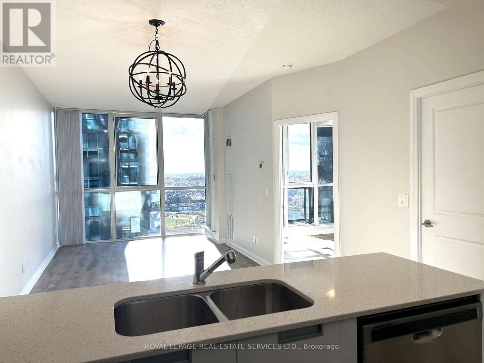 1701 - 55 Eglinton Avenue W, Mississauga, Ontario  L5R 0E4 - Photo 7 - W12512578