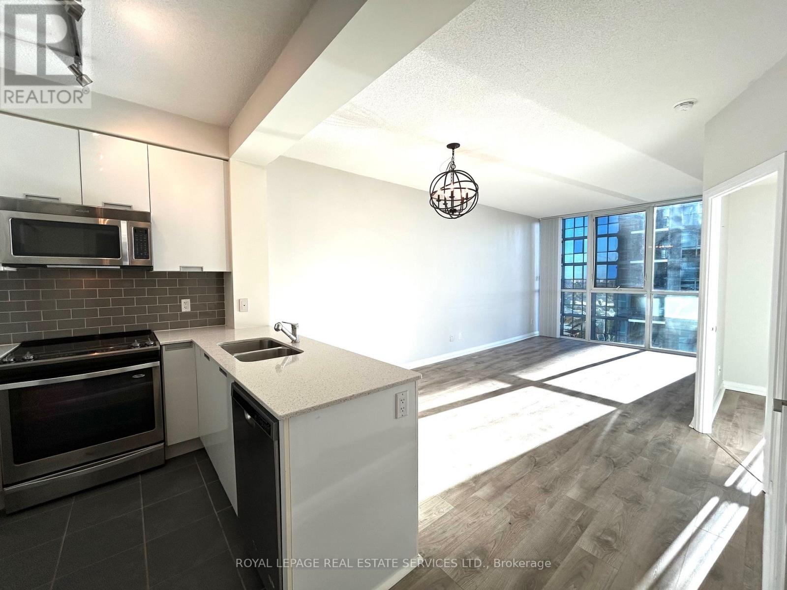 1701 - 55 Eglinton Avenue W, Mississauga, Ontario  L5R 0E4 - Photo 8 - W12512578