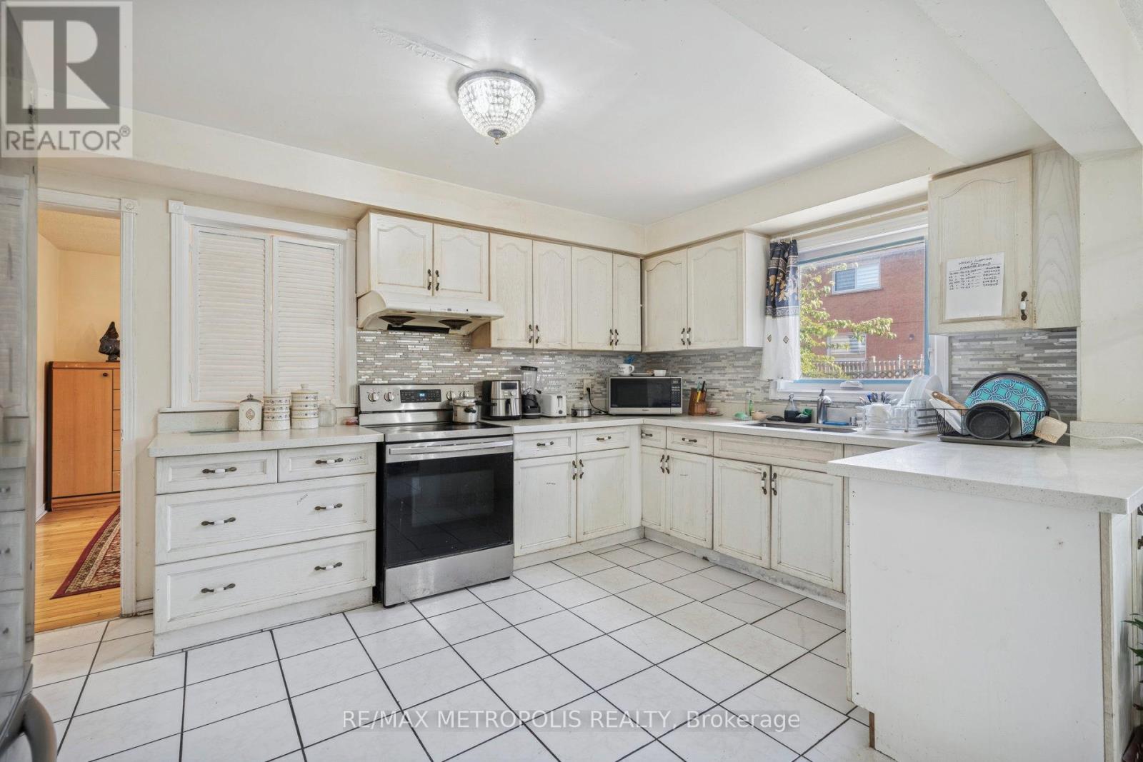 387 Ray Lawson Boulevard, Brampton, Ontario  L6Y 3X7 - Photo 11 - W12512580