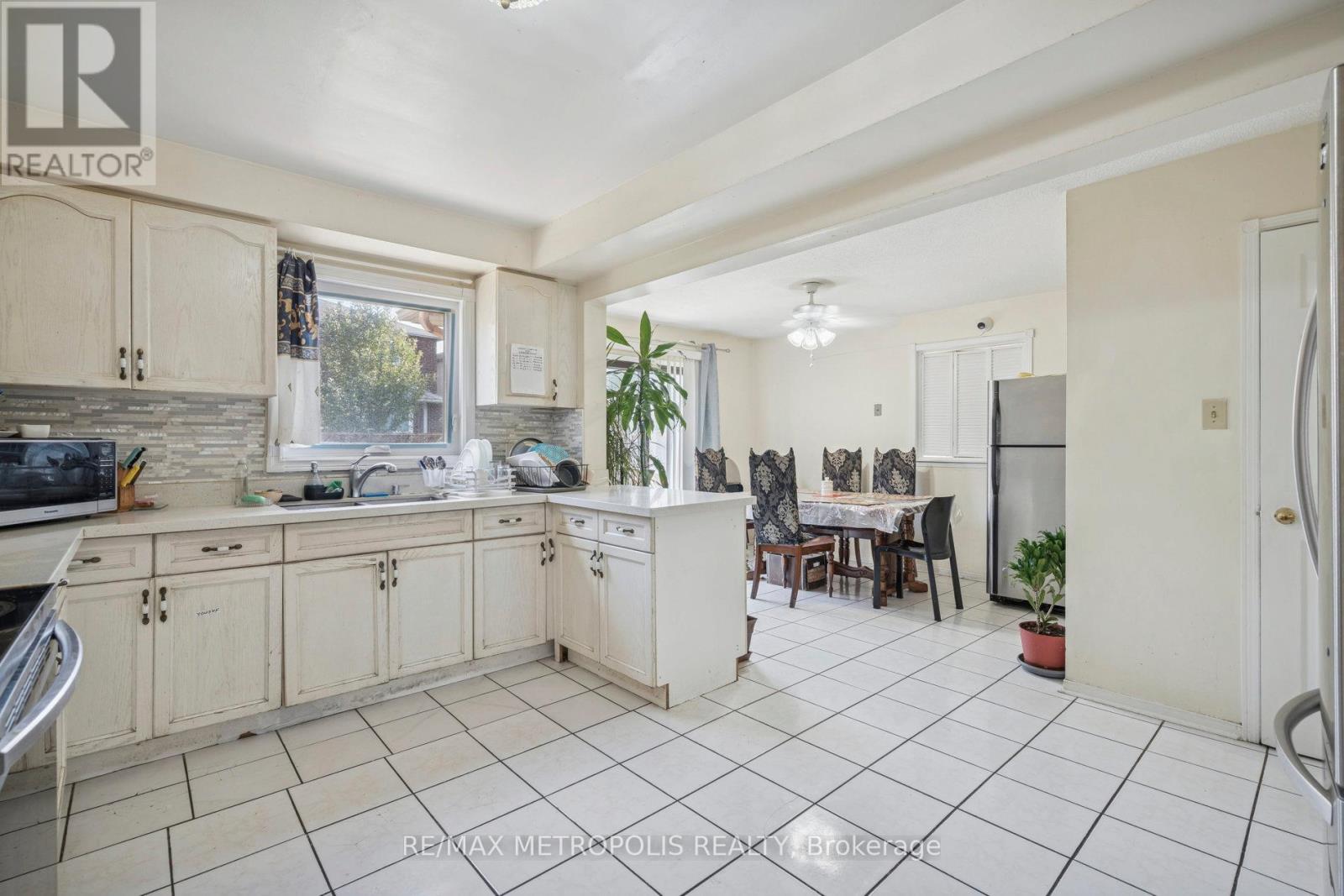 387 Ray Lawson Boulevard, Brampton, Ontario  L6Y 3X7 - Photo 12 - W12512580