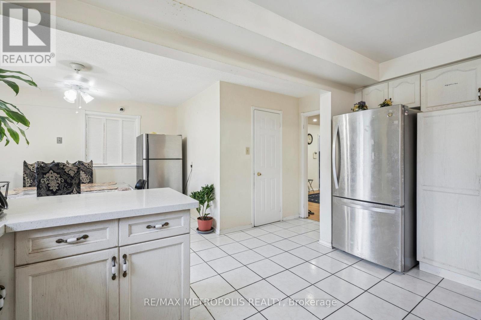 387 Ray Lawson Boulevard, Brampton, Ontario  L6Y 3X7 - Photo 13 - W12512580