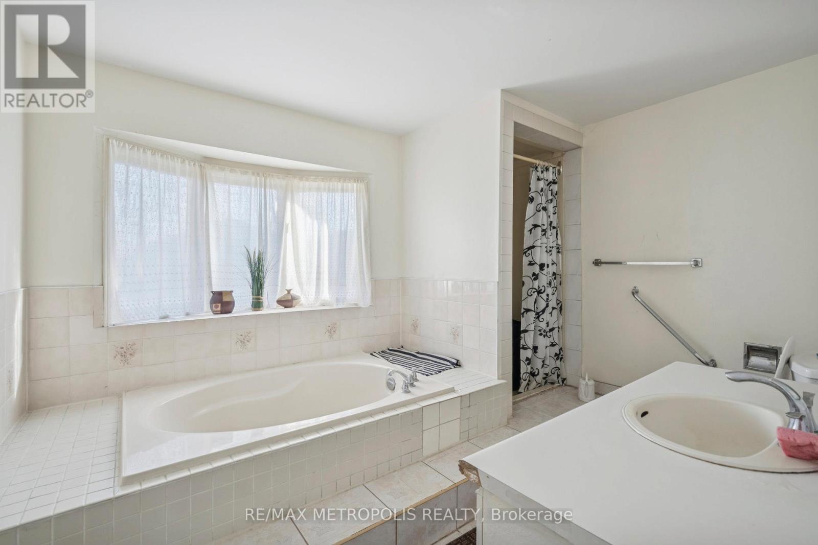 387 Ray Lawson Boulevard, Brampton, Ontario  L6Y 3X7 - Photo 24 - W12512580