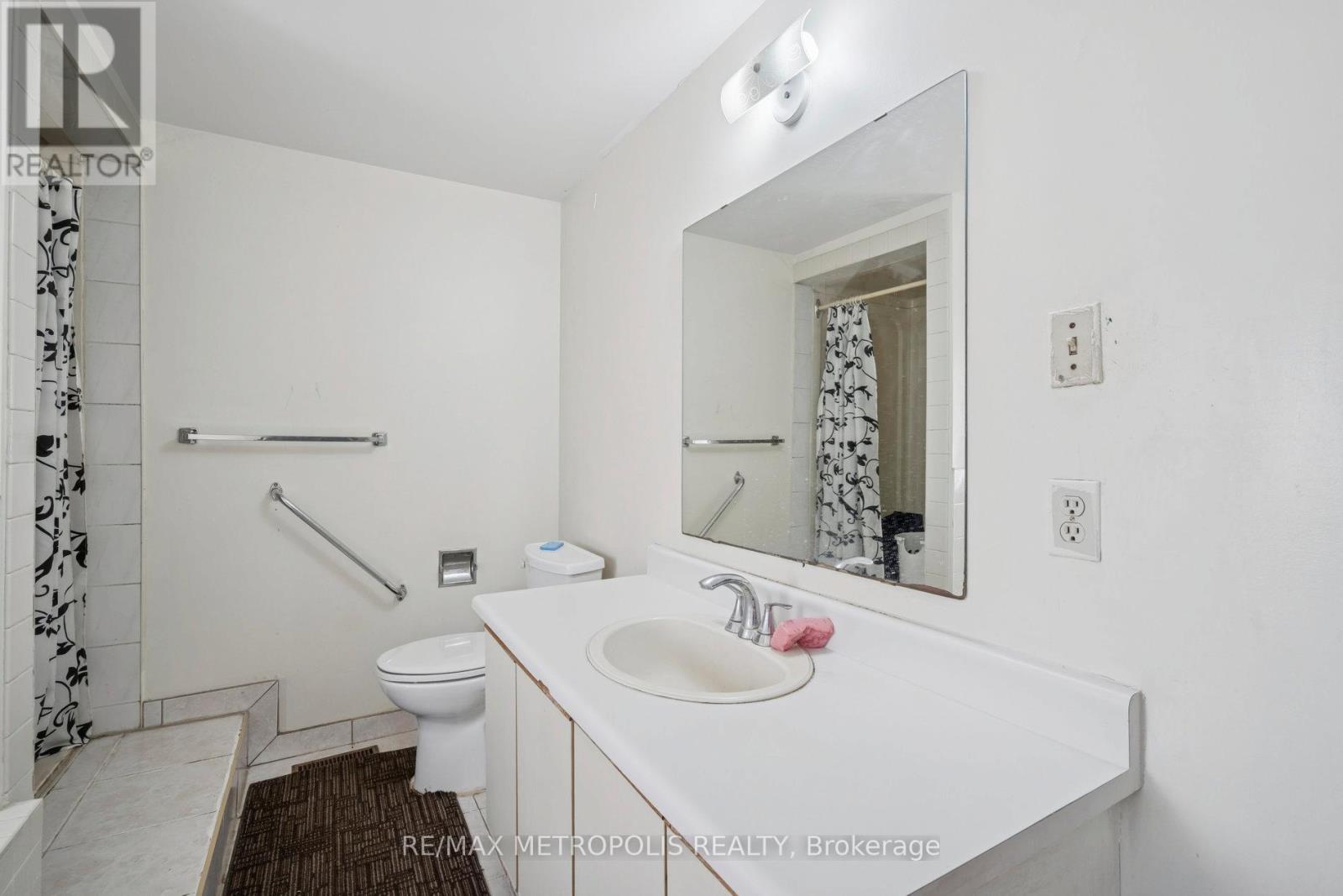 387 Ray Lawson Boulevard, Brampton, Ontario  L6Y 3X7 - Photo 25 - W12512580