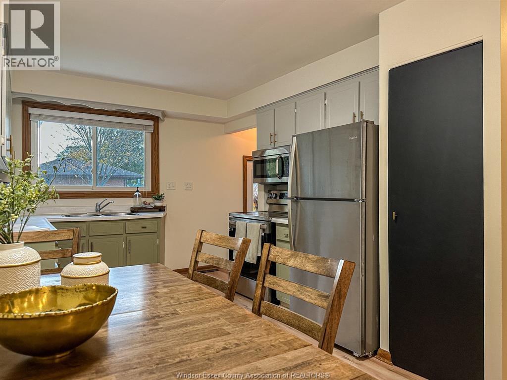 1096 Coventry, Windsor, Ontario N8X 3T6 - Photo 16 - 25028083