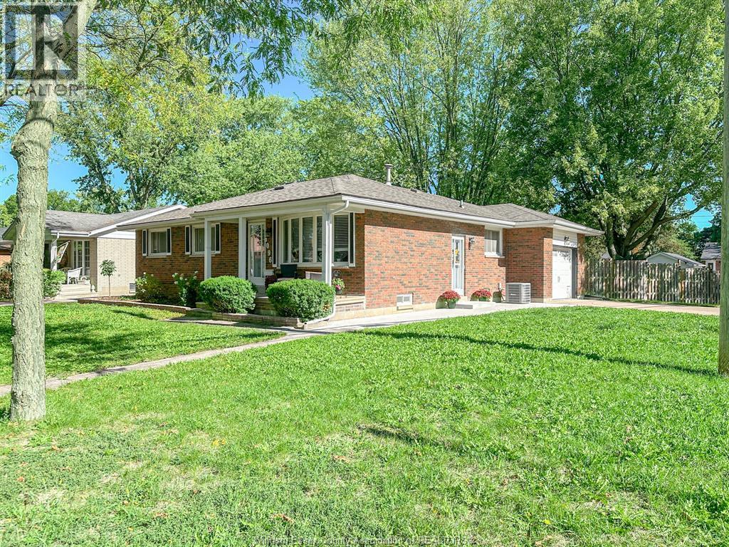 1096 Coventry, Windsor, Ontario N8X 3T6 - Photo 2 - 25028083