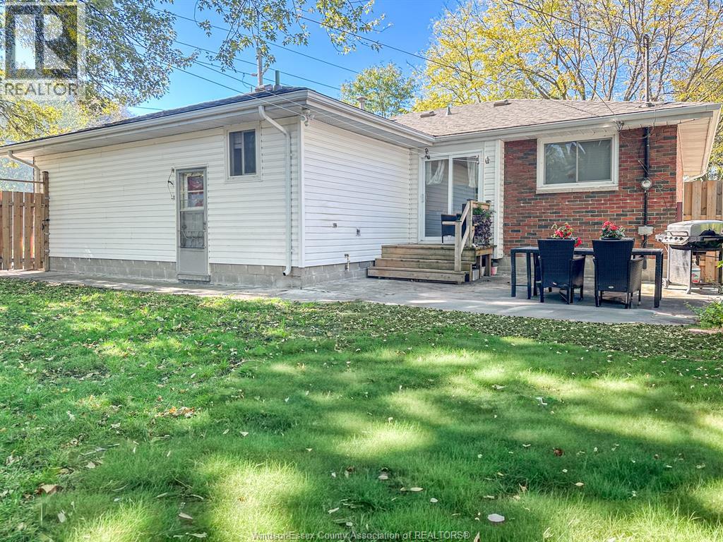 1096 Coventry, Windsor, Ontario N8X 3T6 - Photo 31 - 25028083