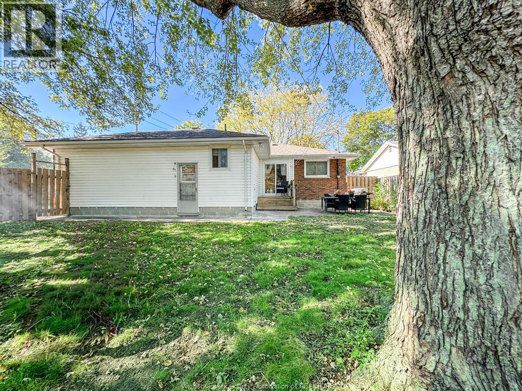 1096 Coventry, Windsor, Ontario N8X 3T6 - Photo 32 - 25028083