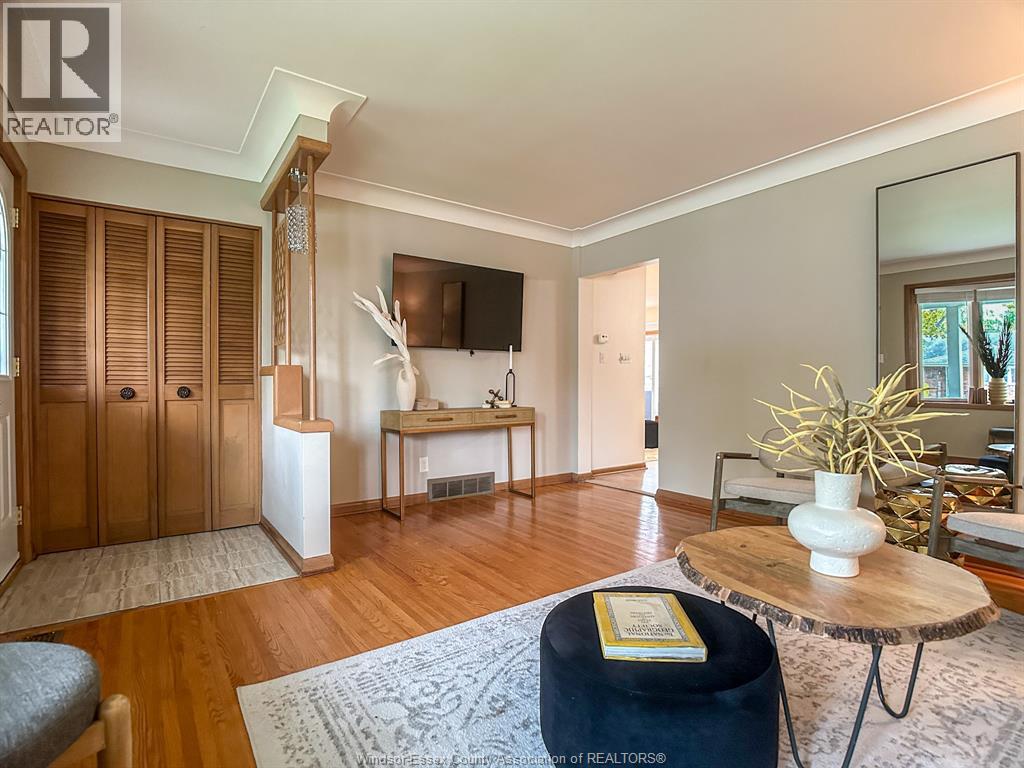 1096 Coventry, Windsor, Ontario N8X 3T6 - Photo 5 - 25028083