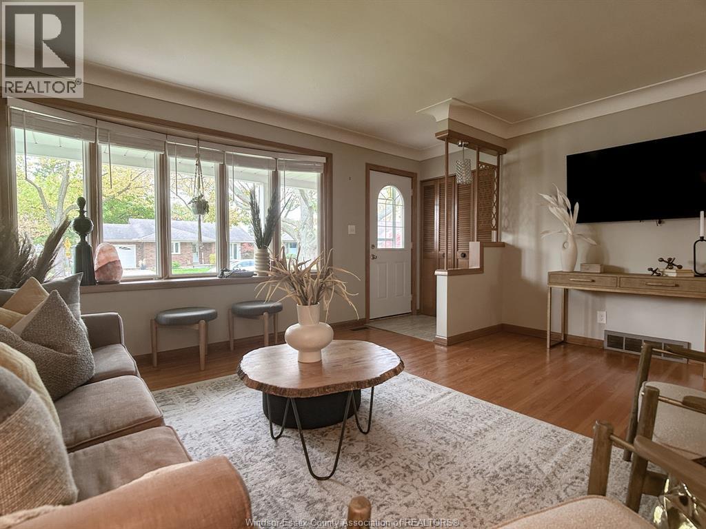 1096 Coventry, Windsor, Ontario N8X 3T6 - Photo 6 - 25028083