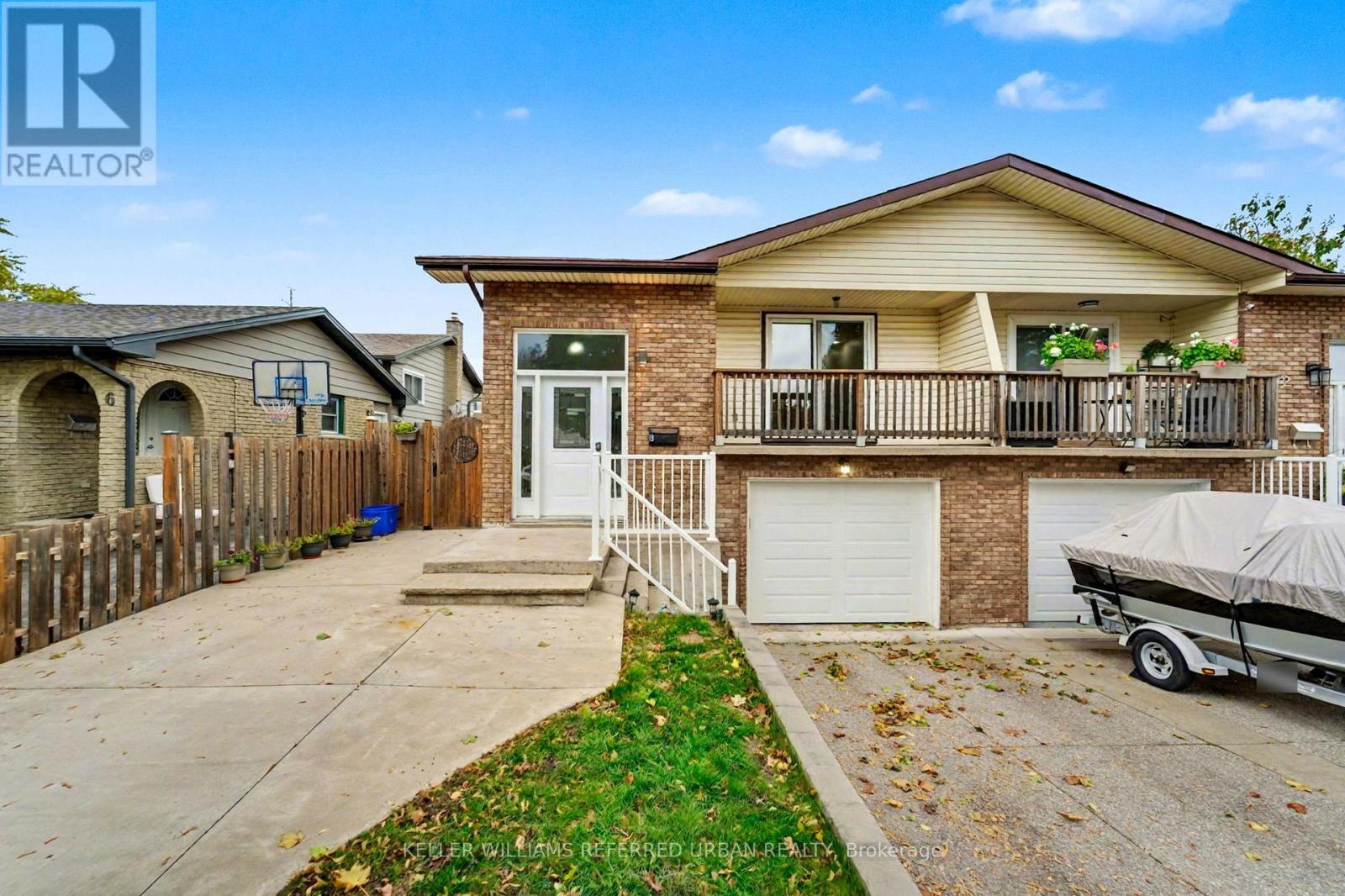 4 Deborah Court, St. Catharines, Ontario  L2P 3R6 - Photo 2 - X12512338