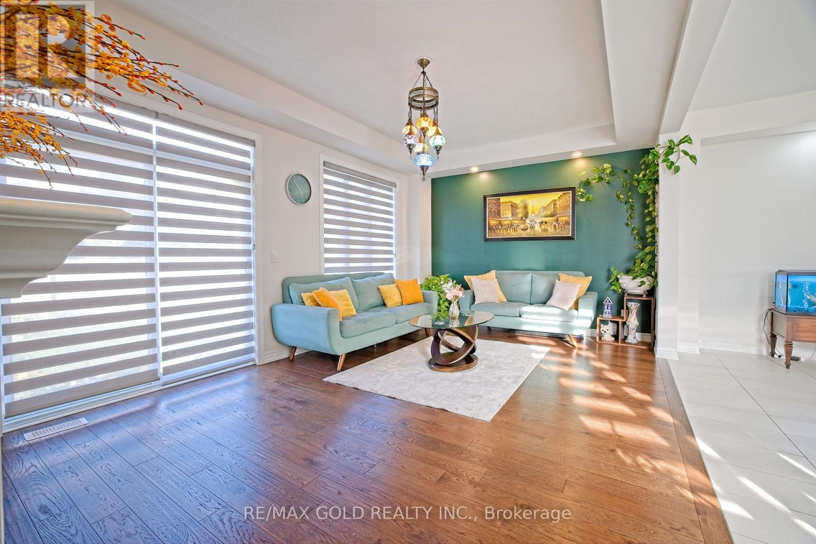 71 Gloria Street, Kitchener, Ontario  N2R 0R4 - Photo 10 - X12512348