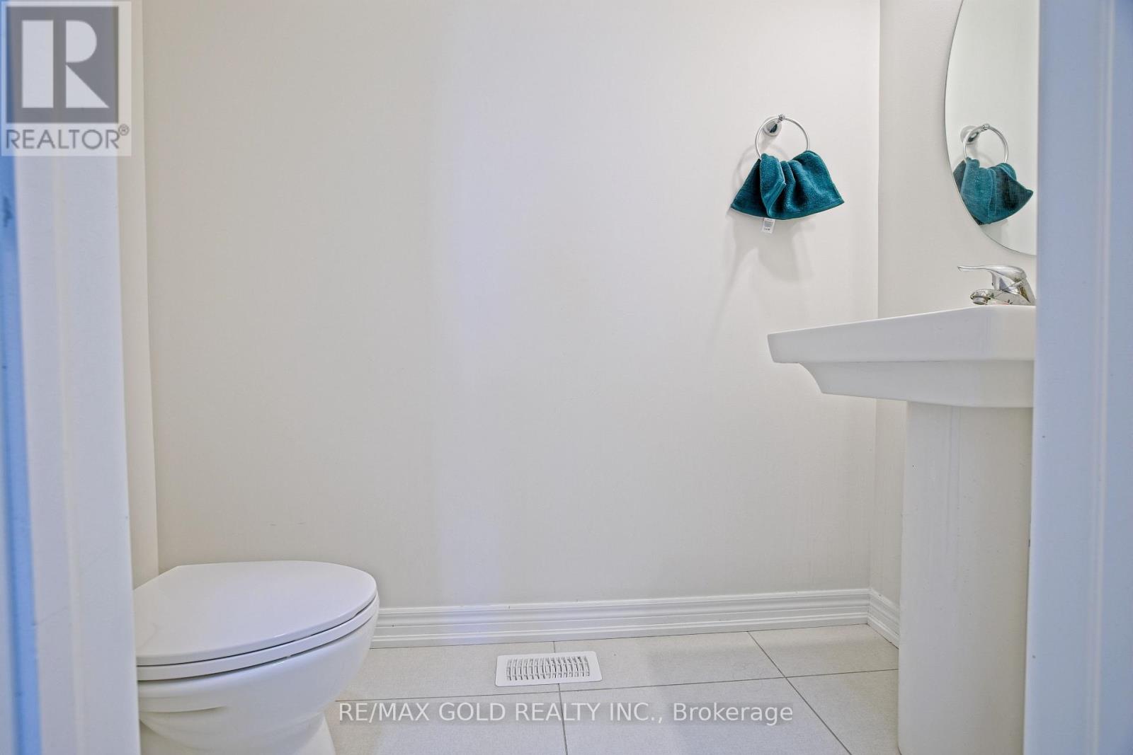 71 Gloria Street, Kitchener, Ontario  N2R 0R4 - Photo 12 - X12512348