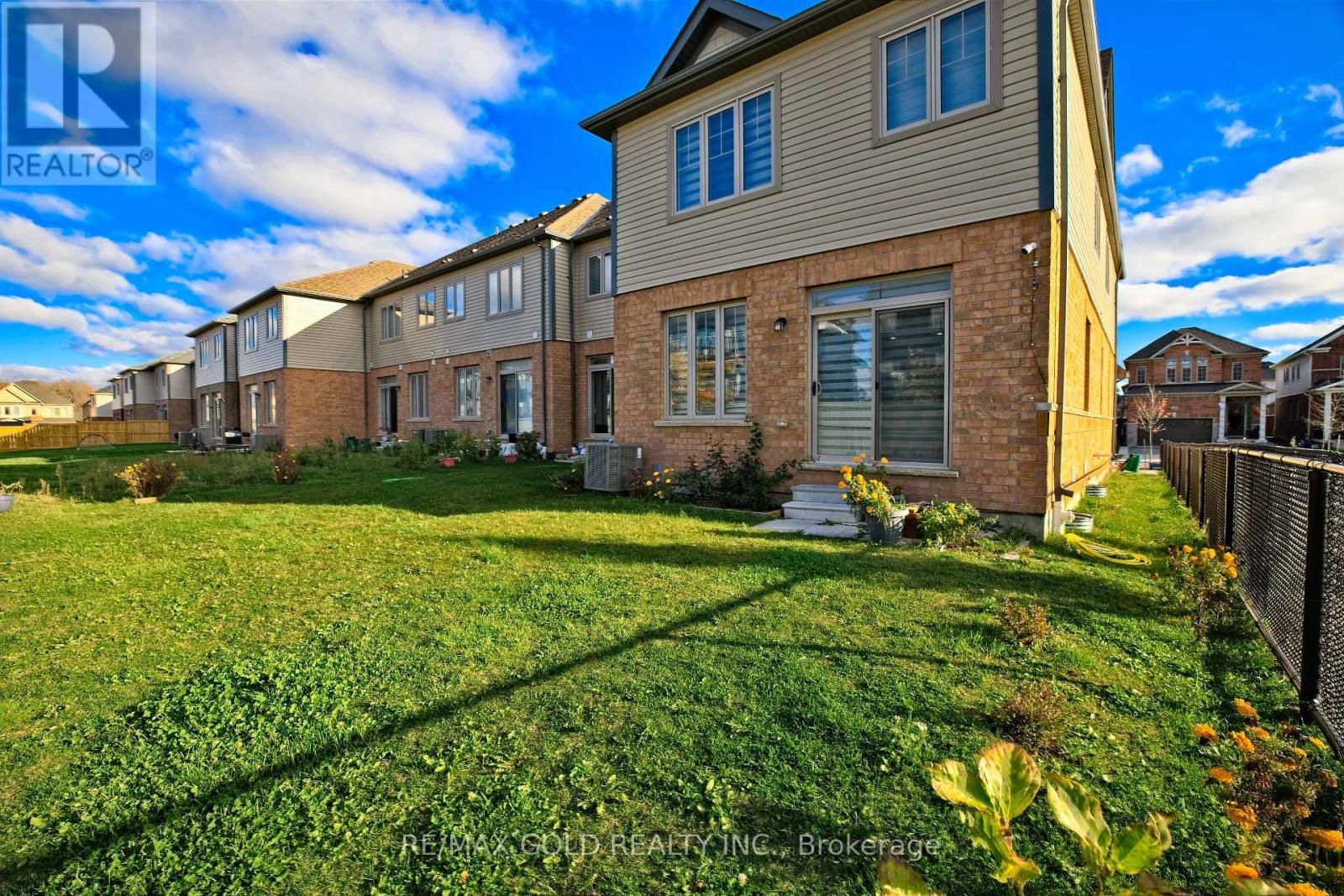 71 Gloria Street, Kitchener, Ontario  N2R 0R4 - Photo 2 - X12512348