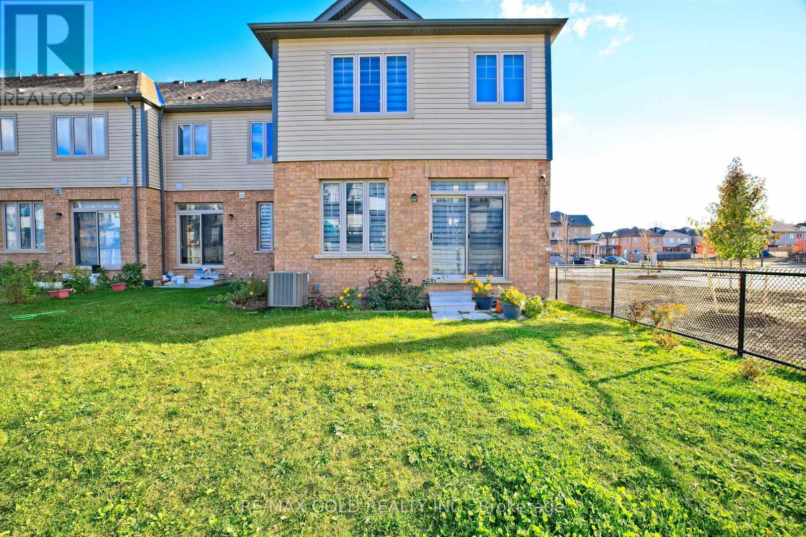 71 Gloria Street, Kitchener, Ontario  N2R 0R4 - Photo 3 - X12512348