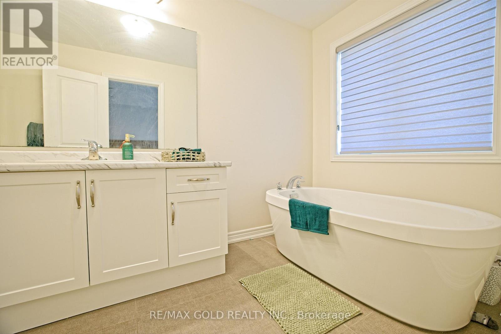 71 Gloria Street, Kitchener, Ontario  N2R 0R4 - Photo 30 - X12512348