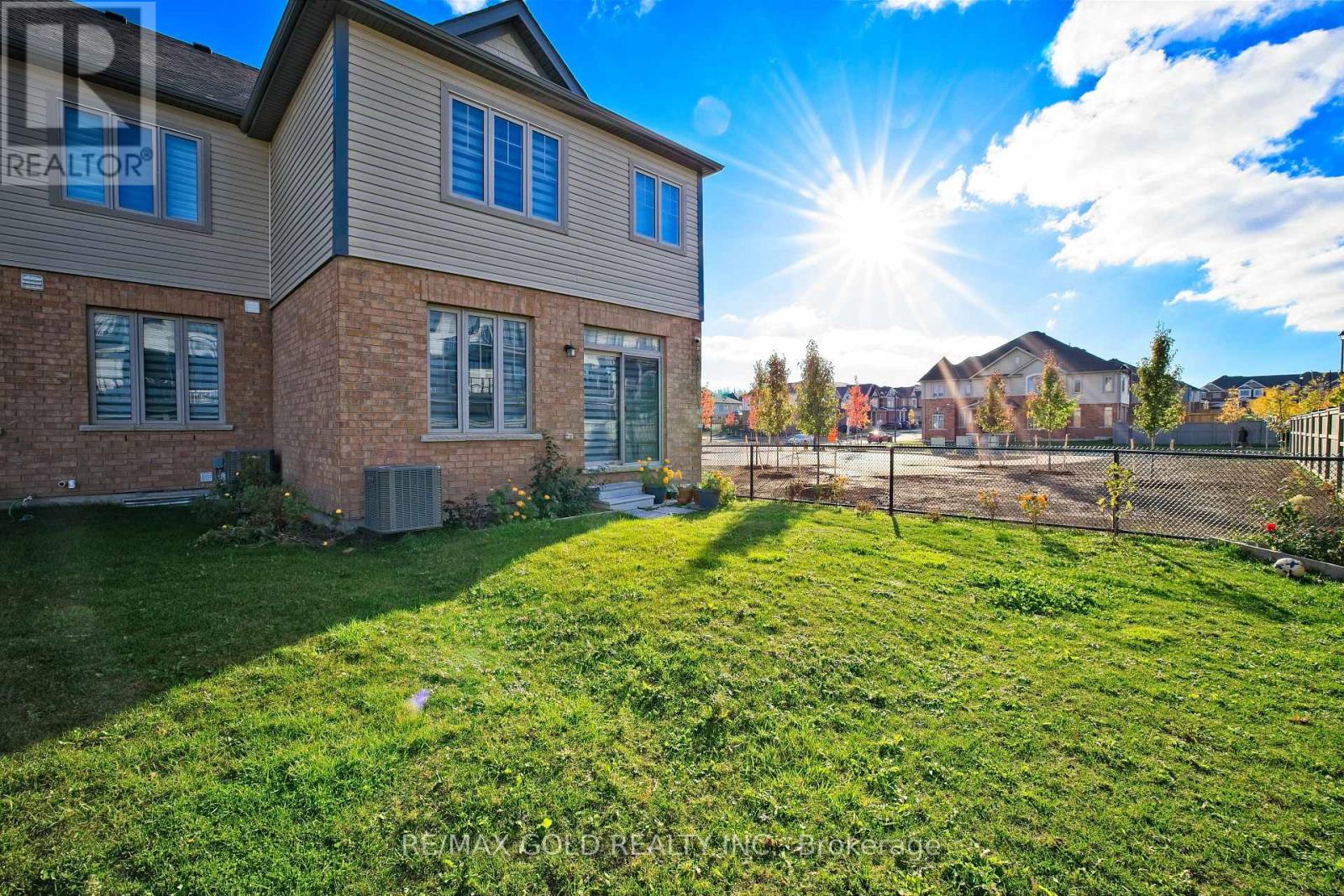 71 Gloria Street, Kitchener, Ontario  N2R 0R4 - Photo 4 - X12512348