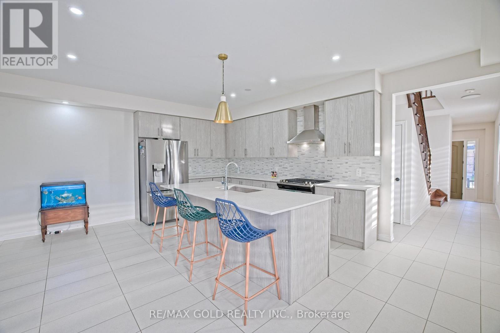 71 Gloria Street, Kitchener, Ontario  N2R 0R4 - Photo 7 - X12512348