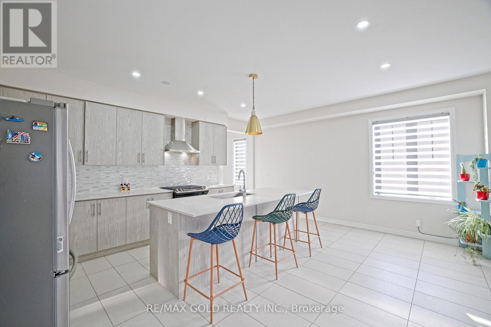 71 Gloria Street, Kitchener, Ontario  N2R 0R4 - Photo 8 - X12512348