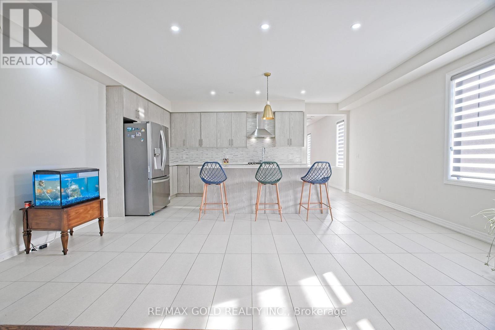 71 Gloria Street, Kitchener, Ontario  N2R 0R4 - Photo 9 - X12512348