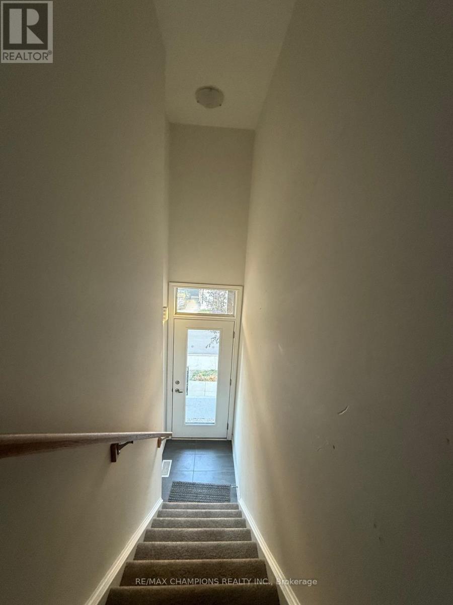 10 RADISON LANE, Hamilton, Ontario