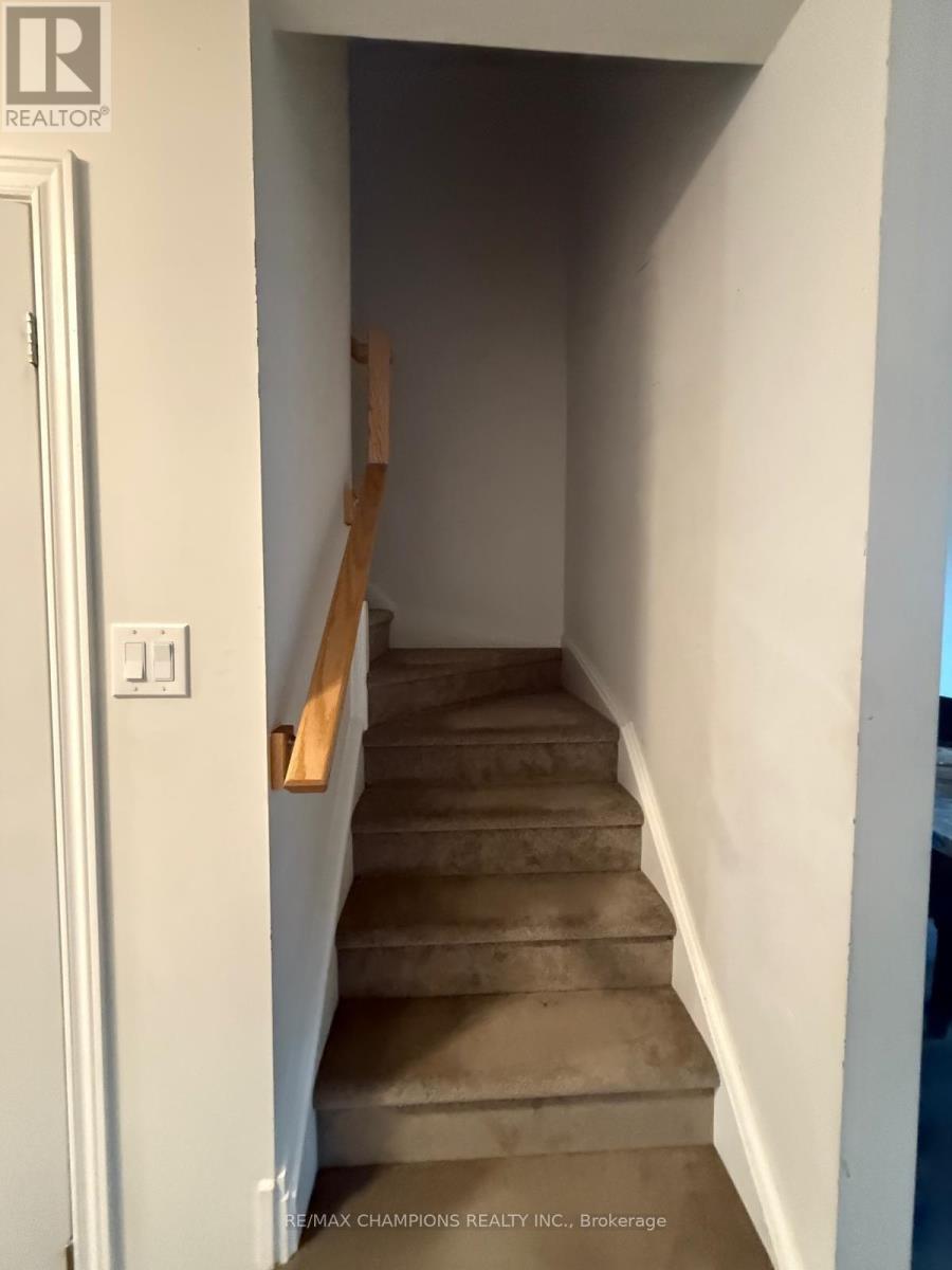 10 Radison Lane, Hamilton, Ontario  L8H 0B5 - Photo 13 - X12512380