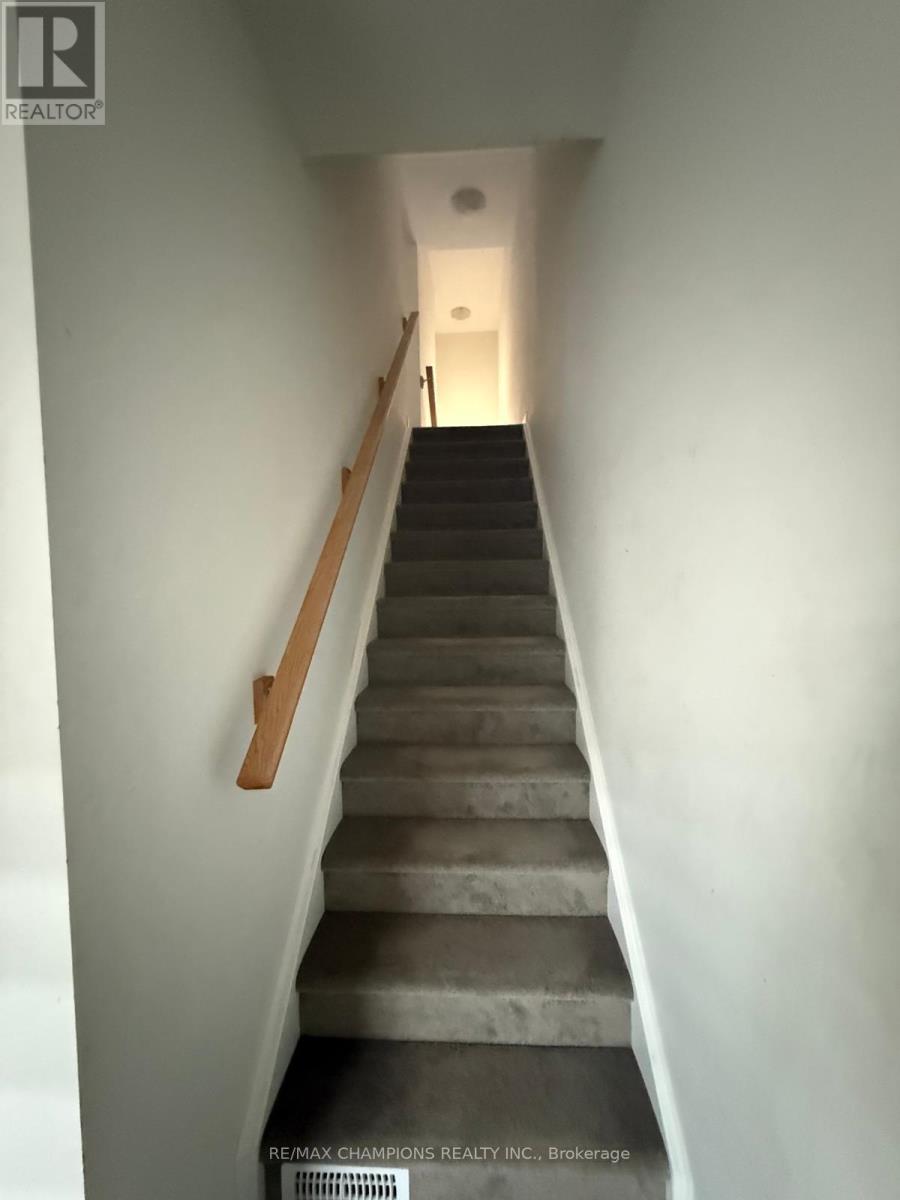 10 Radison Lane, Hamilton, Ontario  L8H 0B5 - Photo 5 - X12512380