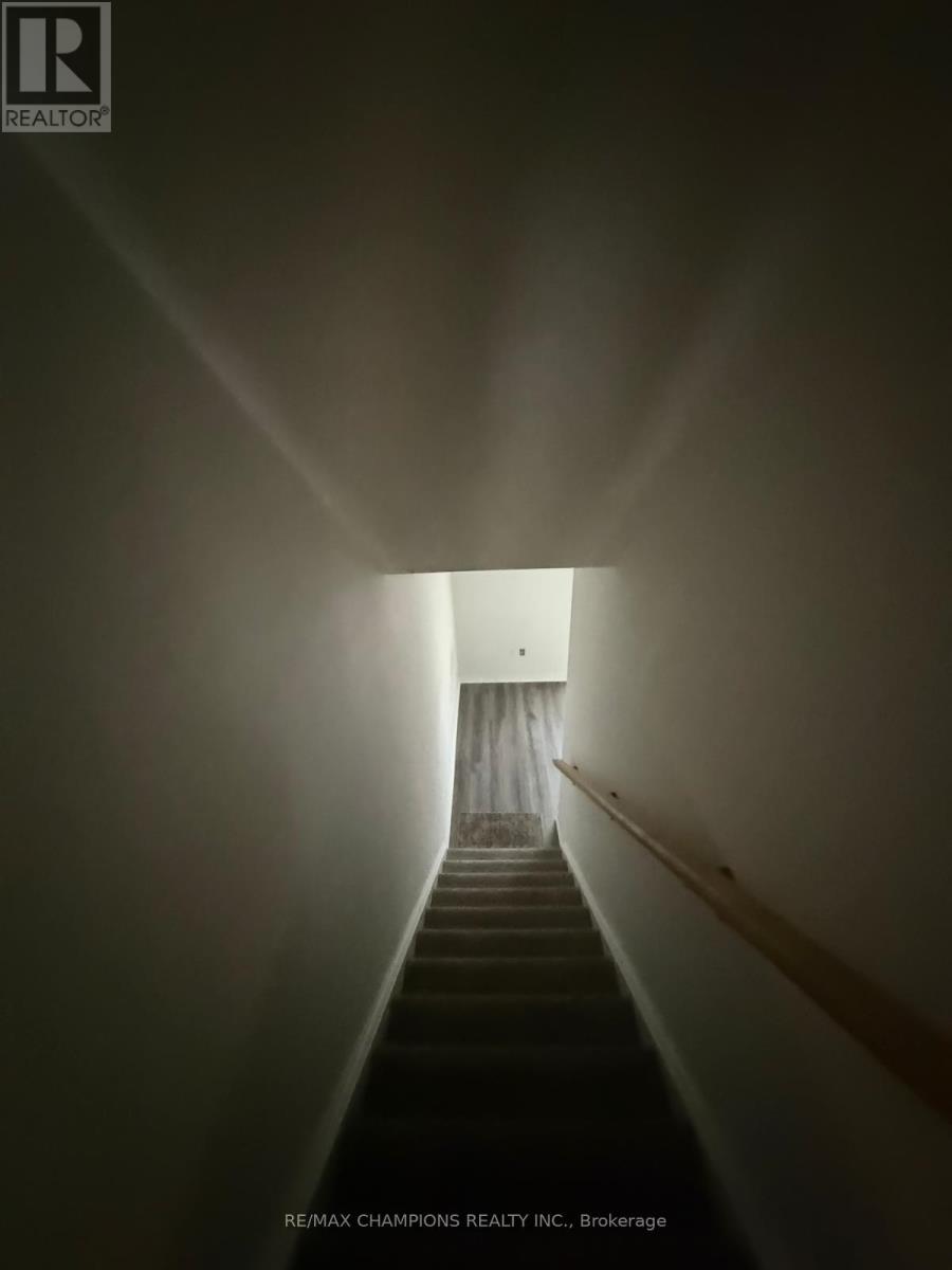 10 Radison Lane, Hamilton, Ontario  L8H 0B5 - Photo 6 - X12512380