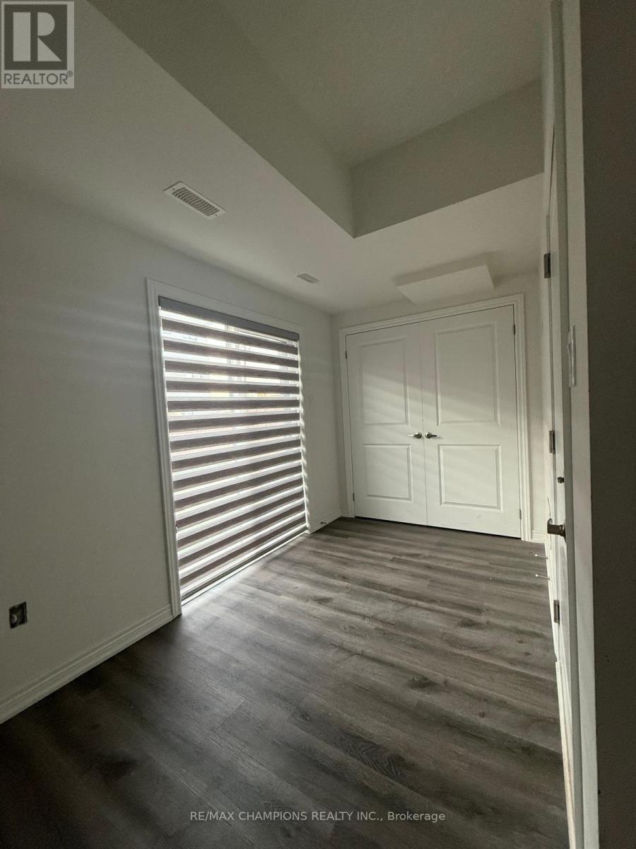 10 Radison Lane, Hamilton, Ontario  L8H 0B5 - Photo 8 - X12512380