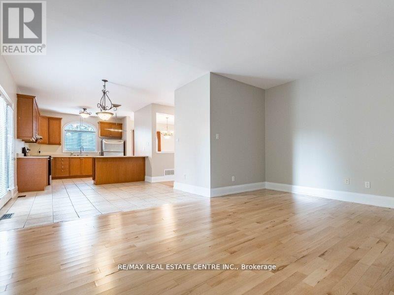 4 Panorama Way, Hamilton, Ontario  L8E 6C6 - Photo 16 - X12512392