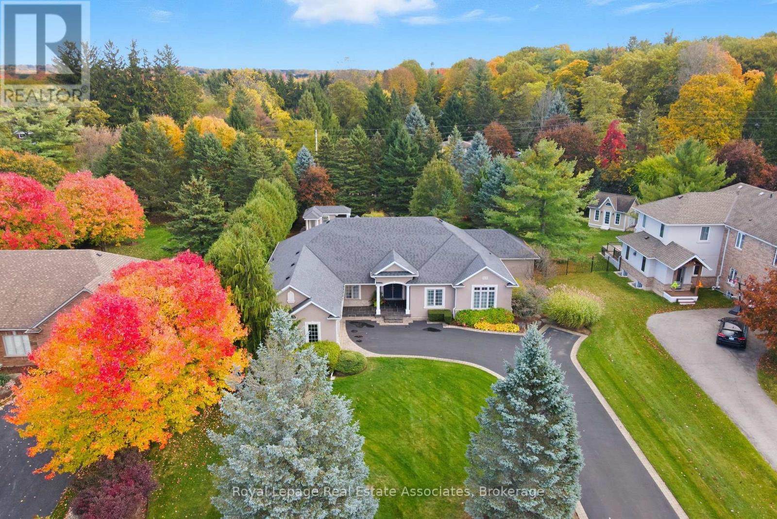 7 Appaloosa Trail, Hamilton, Ontario  L0R 1H3 - Photo 3 - X12512436