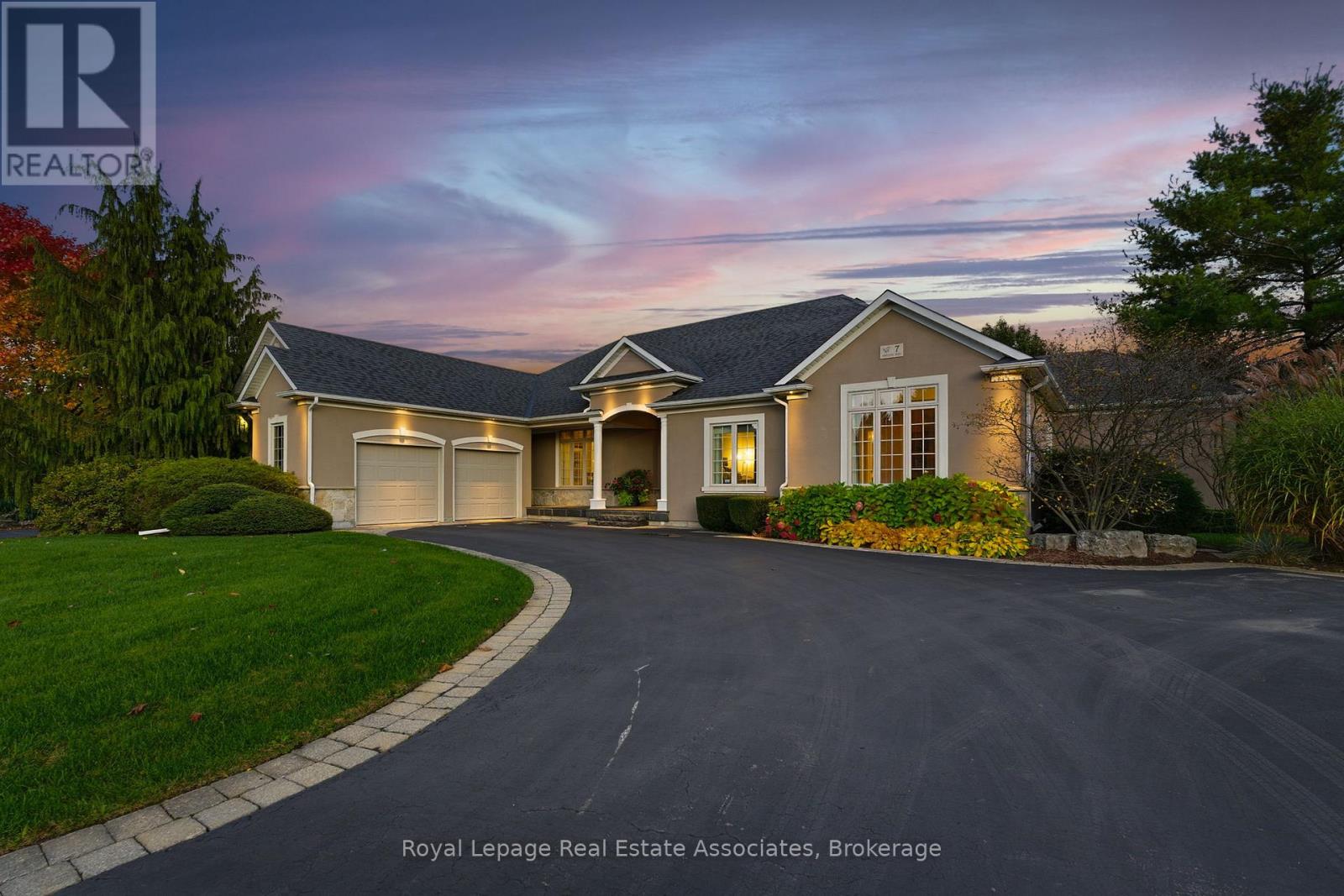 7 Appaloosa Trail, Hamilton, Ontario  L0R 1H3 - Photo 5 - X12512436