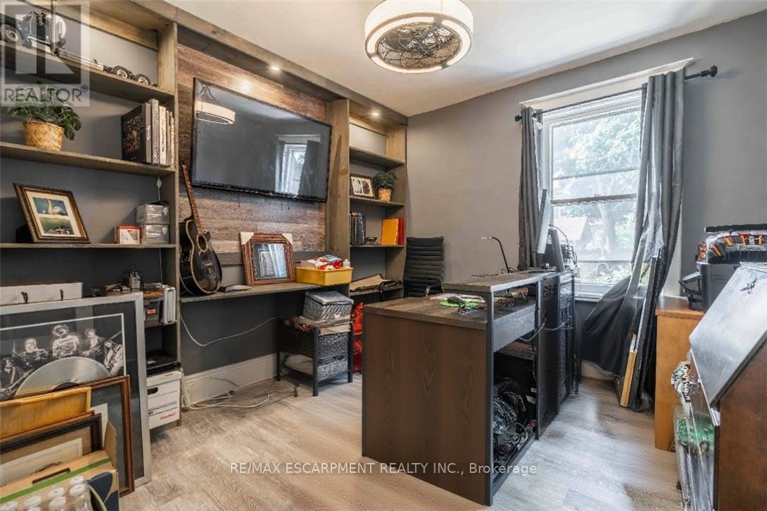 228 Province Street S, Hamilton, Ontario  L8K 2L7 - Photo 11 - X12512530