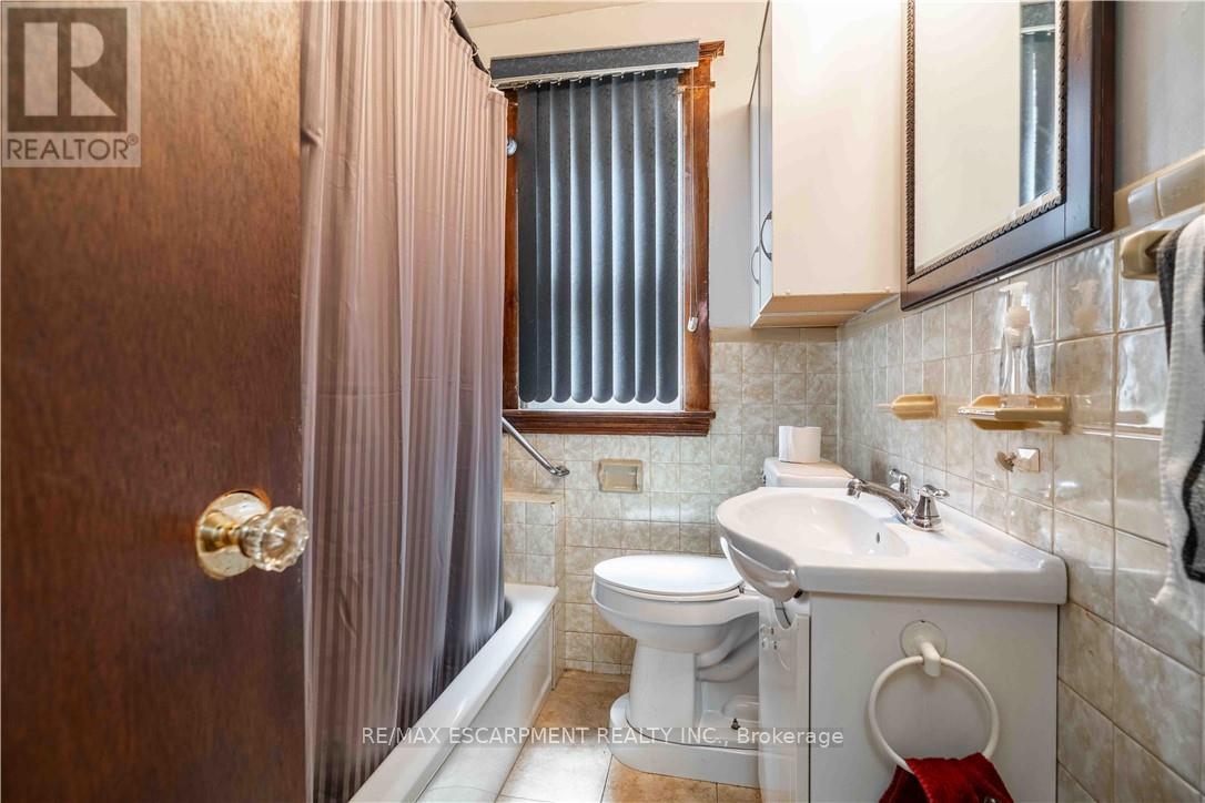 228 Province Street S, Hamilton, Ontario  L8K 2L7 - Photo 12 - X12512530