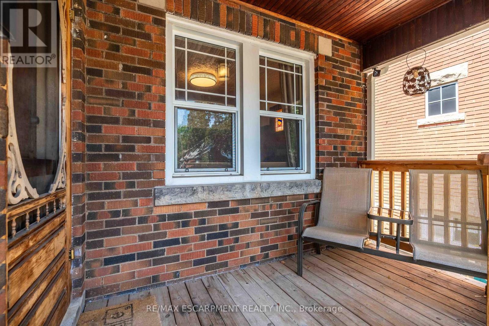 228 Province Street S, Hamilton, Ontario  L8K 2L7 - Photo 2 - X12512530